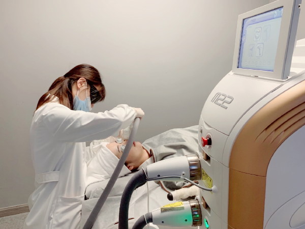 射頻美容儀和光子嫩膚的區(qū)別，怎么選？