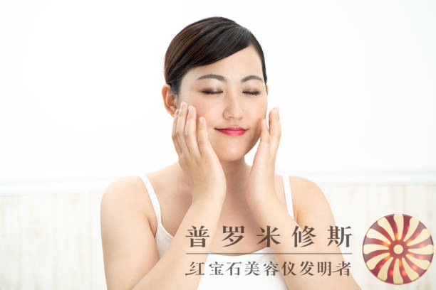 法令紋美容儀引領(lǐng)時(shí)尚潮流！新一代科技助你撫平歲月痕跡