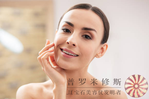 告別松弛肌膚困擾！這些美容儀幫你重塑年輕提拉！“