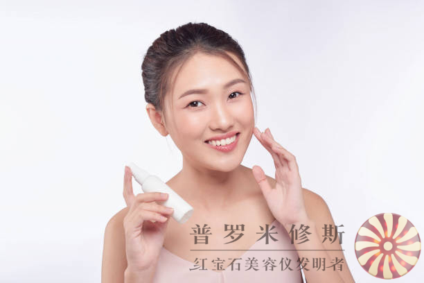 告別松弛肌膚！這些美容儀幫你恢復(fù)年輕提拉！