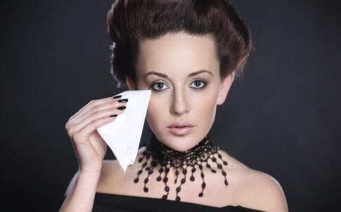 美容界的祛斑革命：功效爆棚的小竅門，讓你肌膚無(wú)斑美白！