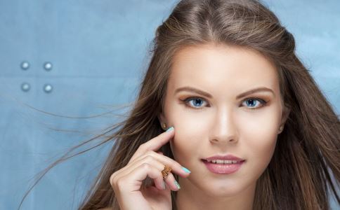 獨(dú)家揭秘：5大絕世祛斑秘術(shù)，讓你夏季肌膚白皙如雪！