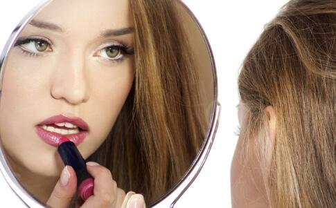 茶飲美容新風(fēng)尚：一茶在手，美白祛斑全都有！