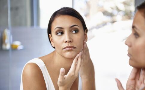 告別斑點，重拾無暇美??！女生高效祛斑攻略，讓你的臉龐重返年輕光彩！