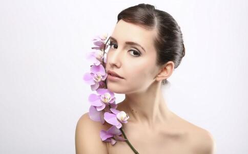 別讓誤區(qū)阻擋你的美白之路！掌握4大肌膚美白小妙招，祛斑不是夢！