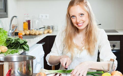 揭秘養(yǎng)顏祛斑的穴位秘籍：輕按一觸即發(fā)，美麗由內(nèi)而外散發(fā)！