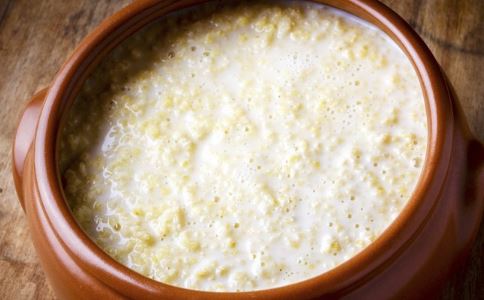 斑點消失，容光煥發(fā)！神奇養(yǎng)顏粥祛斑補血，讓你美麗逆襲！