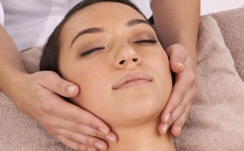 告別斑點(diǎn)，只需三招！獨(dú)家祛斑秘籍，讓你重獲無瑕美??！