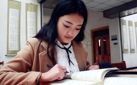 告別臉上斑點(diǎn)，不再煩惱：神奇祖?zhèn)餍∑?，讓你重拾自信? />        </a>
                                </div>
                            <div   id=