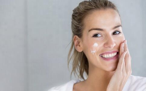 肌膚煥然一新！8大祛斑奇招，讓你與黃褐斑徹底告別！