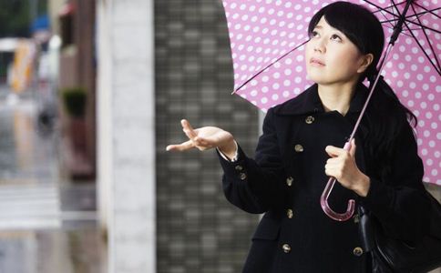 養(yǎng)顏祛斑黃金法則：三大養(yǎng)生食譜，讓你吃出透亮無斑的美肌！