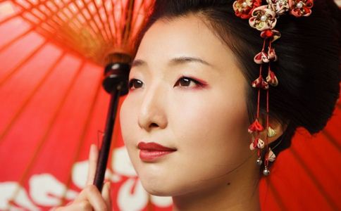 中年危機？揭秘女性臉上長斑的真相，祛斑攻略讓你重拾無暇美??！