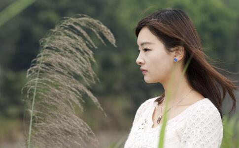 女性斑點(diǎn)、衰老、丑陋？只需幾毛錢，祛斑大作戰(zhàn)！