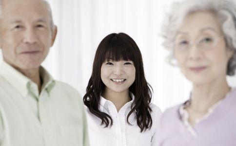 女人長斑的原因揭秘，正確祛斑讓你恢復嬰兒般白嫩肌膚！