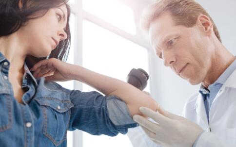 兩頰長斑 多喝蔬果汁淡斑