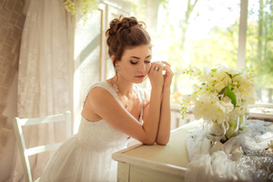 為什么來月經(jīng)前下巴會長痘痘