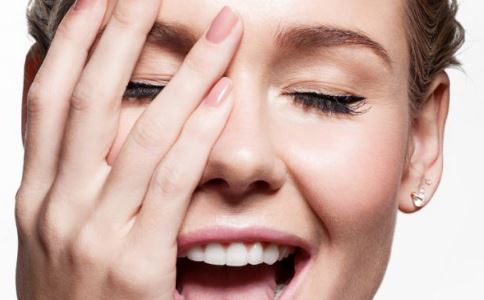 頸部皺紋的祛除及預(yù)防方法
