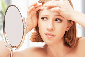 產(chǎn)生眼角皺紋的壞習(xí)慣