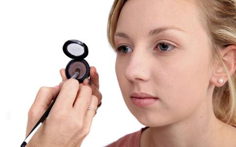 除去眼部皺紋的方法