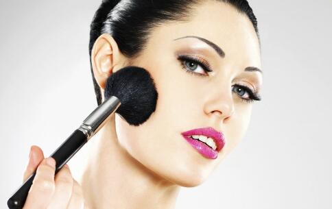 夏季如何刮痧祛除皺紋