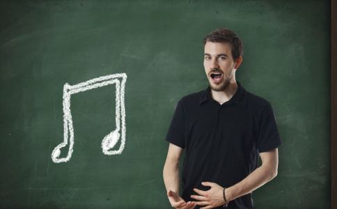 這樣洗臉讓你不長皺紋 水里放點(diǎn)鹽